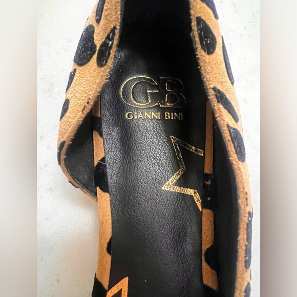 Gianni Bini Brown and Black Animal Print Flats Women’s size 9 Leather Upper - Picture 2 of 6